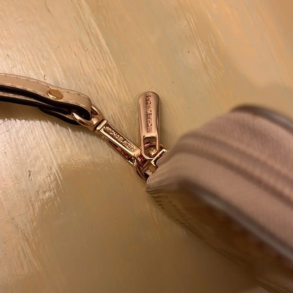 Michael Kors wristlet
